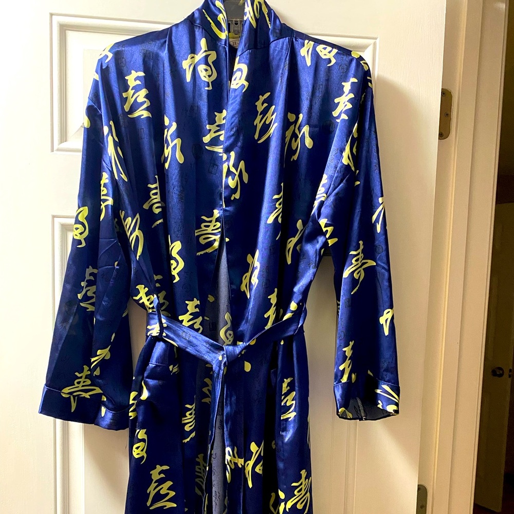 Blue robe with Asian ornaments L